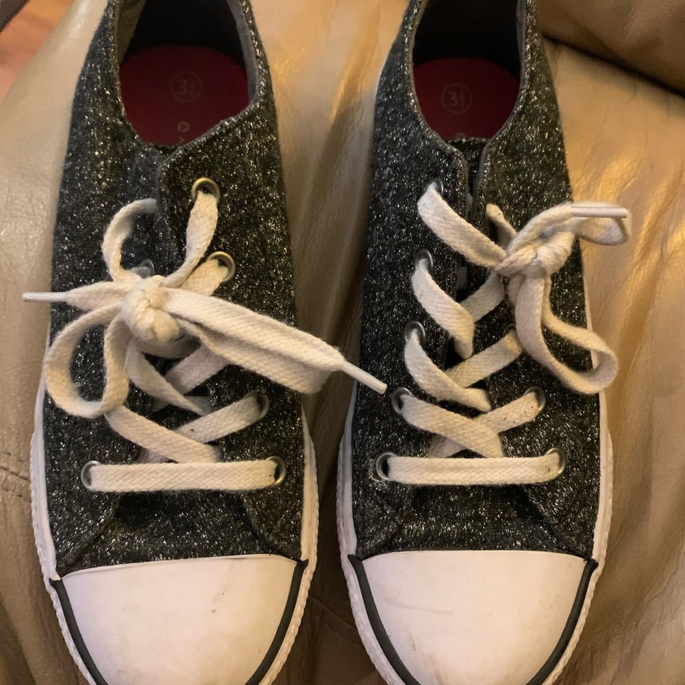 Air walks Girls size 3 tennis shoes.